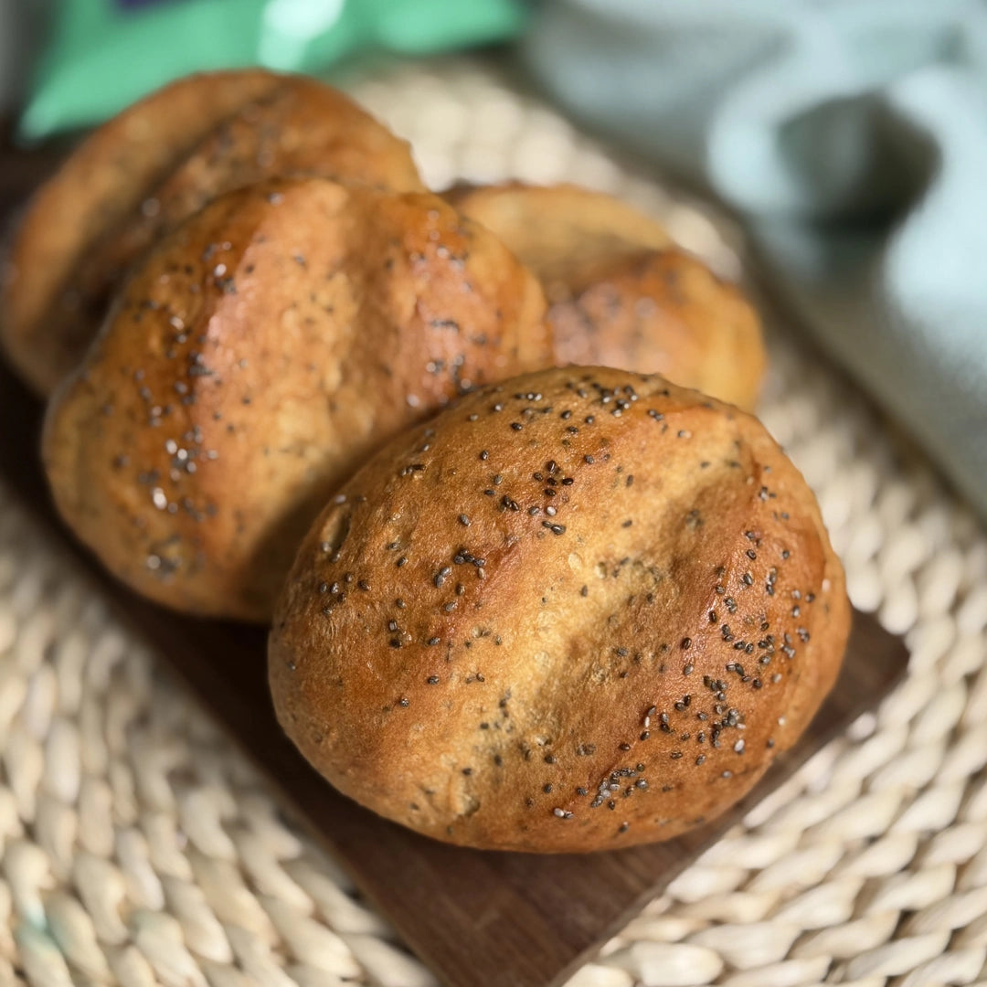 Keto-Brötchen mit Chiasamen und Fibriya Universal-Ballaststoffmix