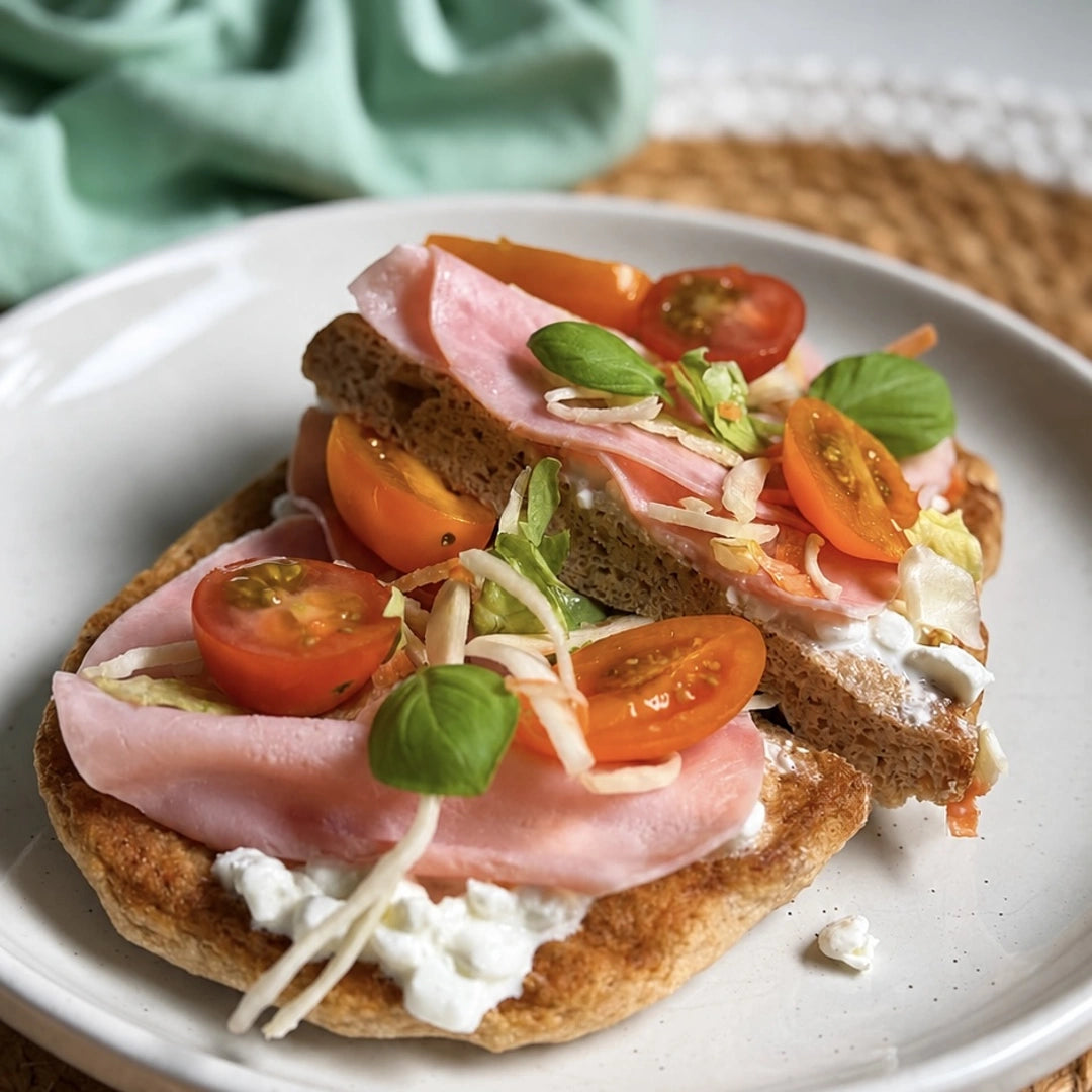 Keto-Panini-Sandwich aus Fibriya Bauernbrot-Ballaststoffmix