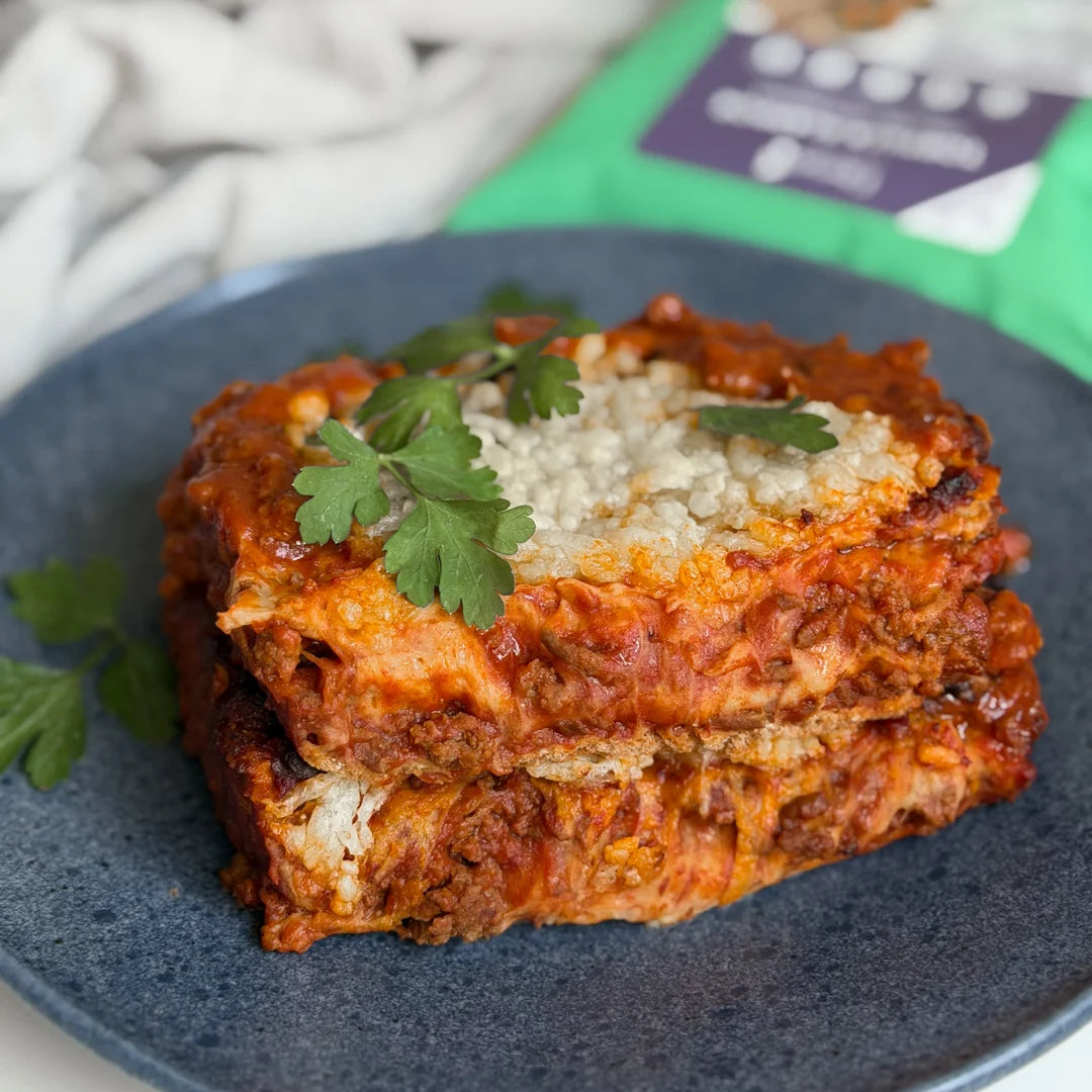 Kohlenhydratarme Lasagne mit Fibriya Low-Carb-Tortilla-Teig und Bolognese aus Rindfleisch